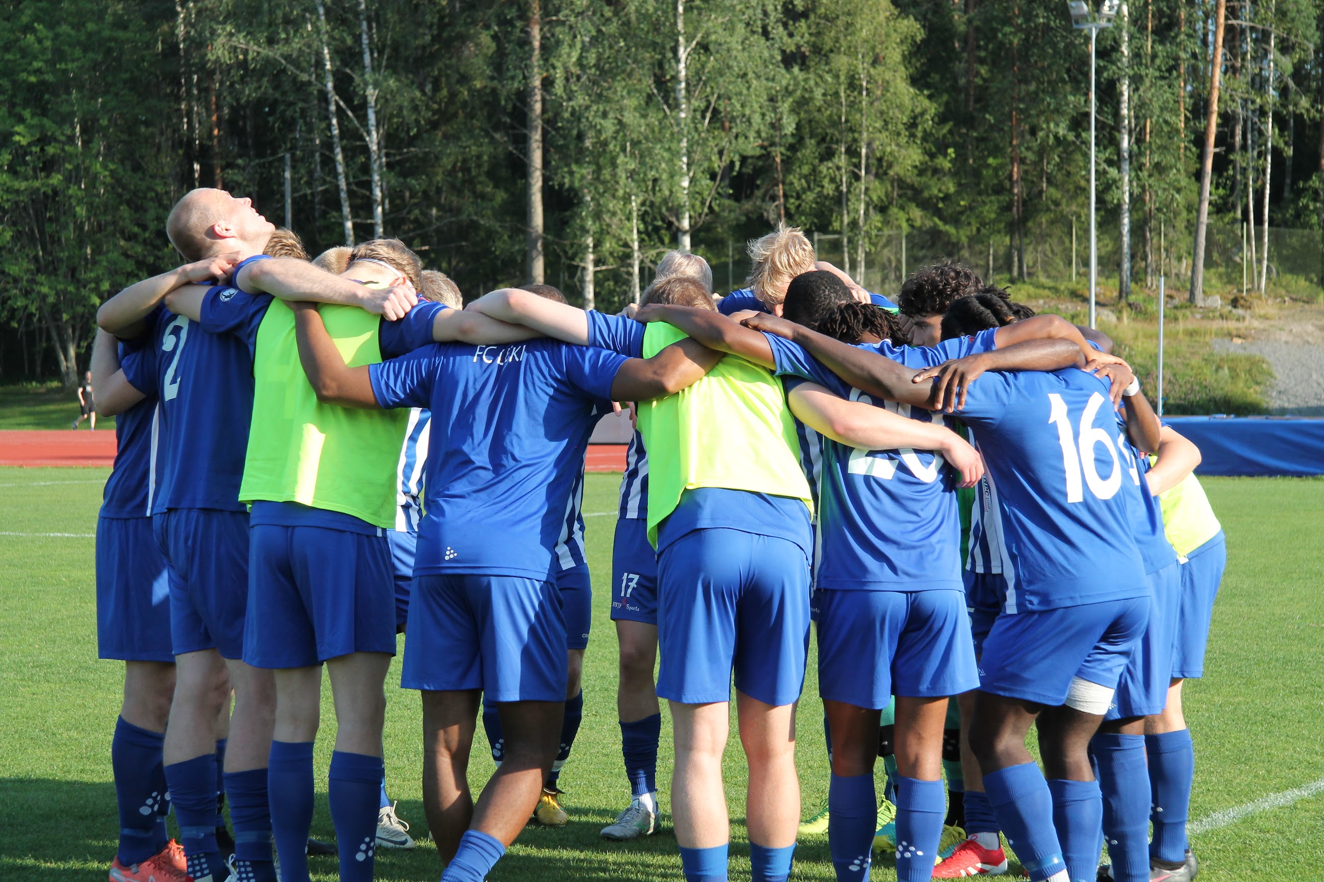 FC LeKi players on the pitch